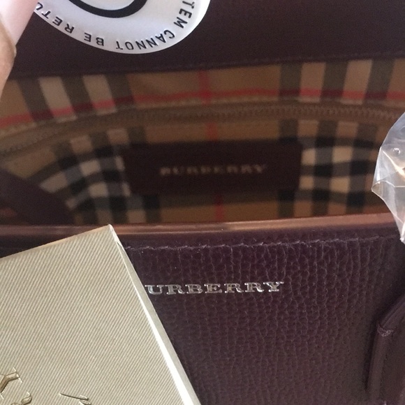 NWT Burberry Vintage Banner - Picture 7 of 8